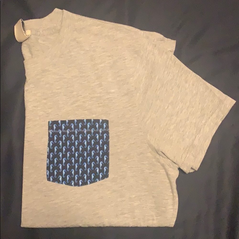 Abercrombie gray tee with pocket seahorse print